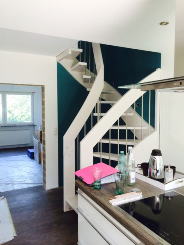Eingestemmte Treppe mit Eichenstufen