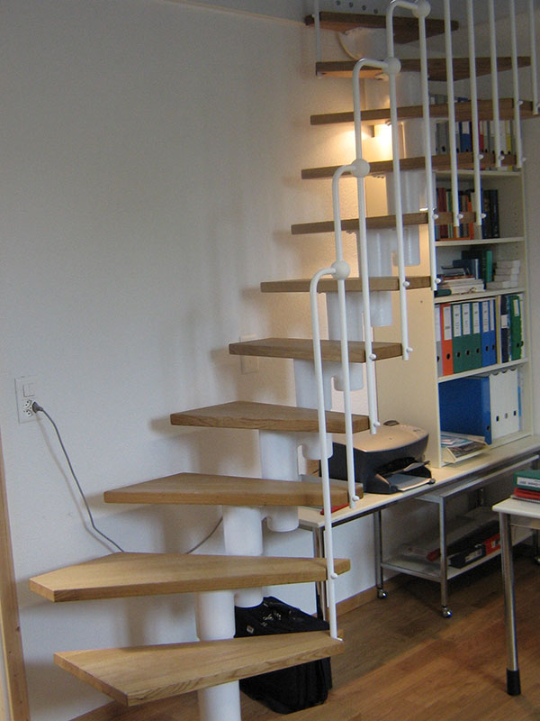 Mittelholmtreppe mit Bügelgeländer