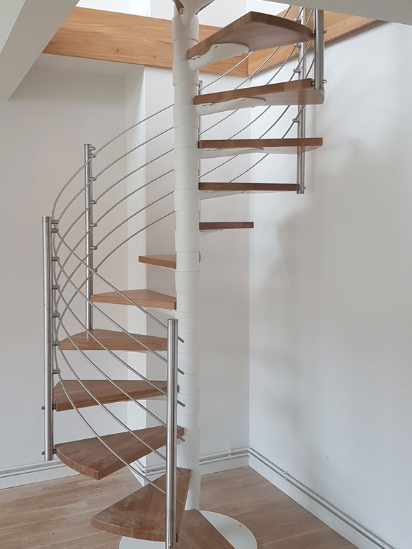 Spindeltreppe in weiß