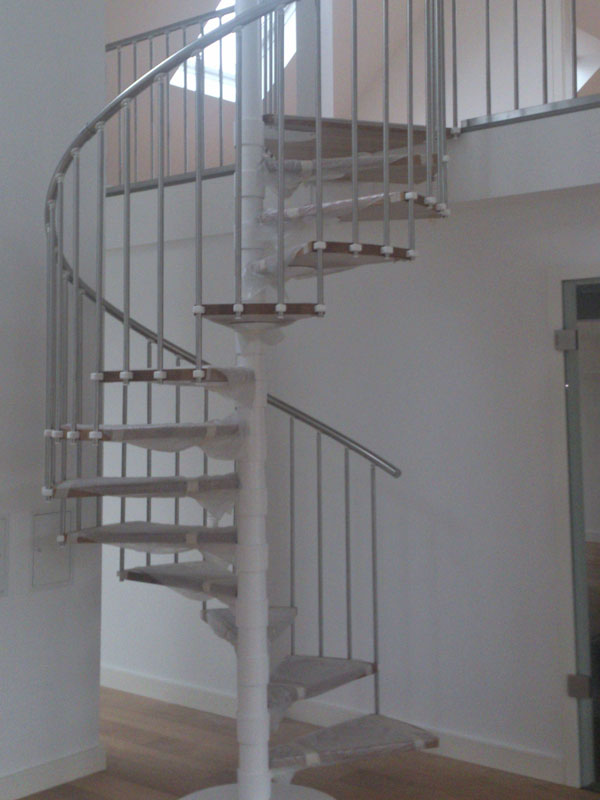 Spindeltreppe Edelstahlgeländer