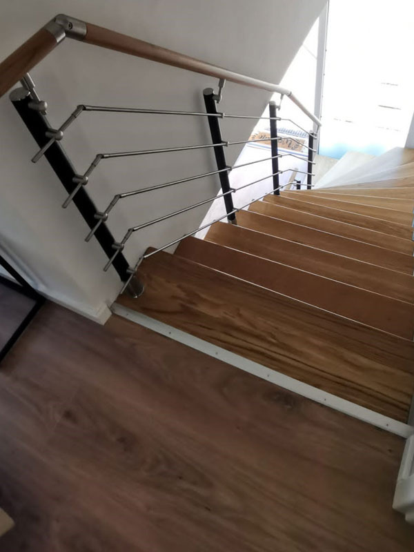 Zweiholmtreppe zum Dachgeschoss